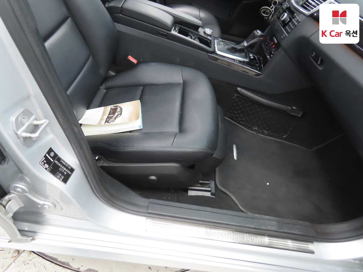 Mercedes-Benz E-Class - 31