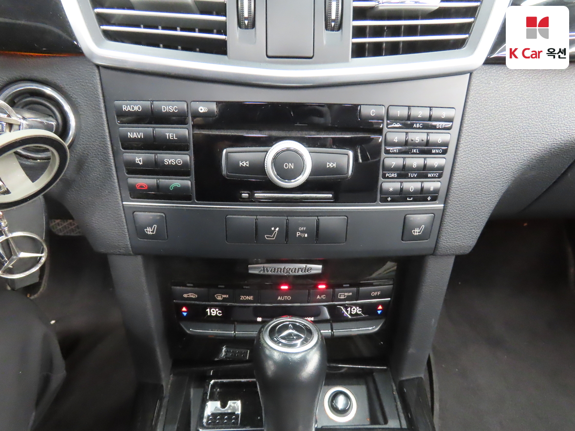 Mercedes-Benz E-Class - 15