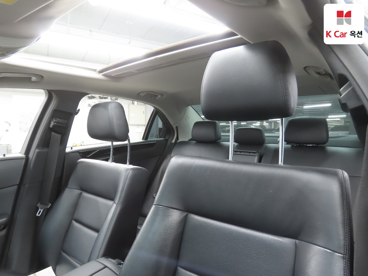 Mercedes-Benz E-Class - 19