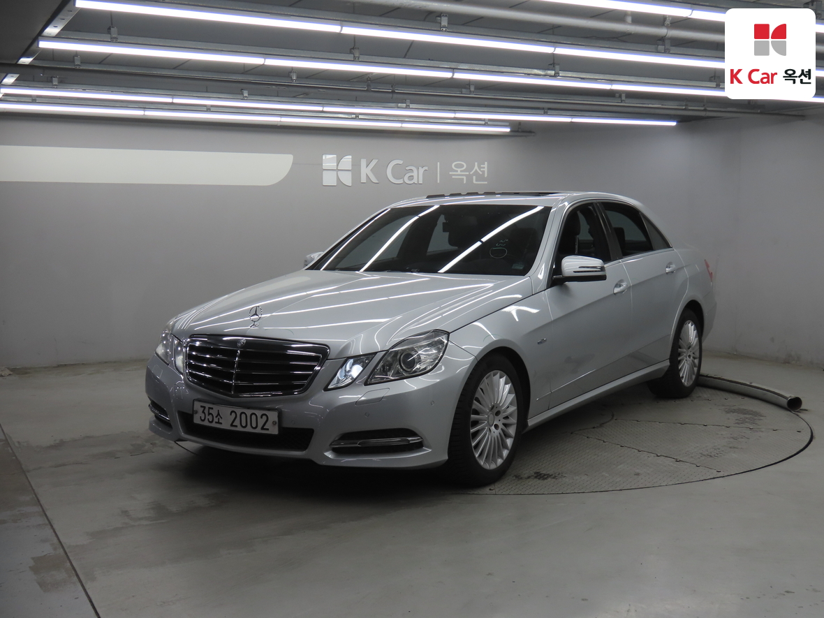 Mercedes-Benz E-Class - 1