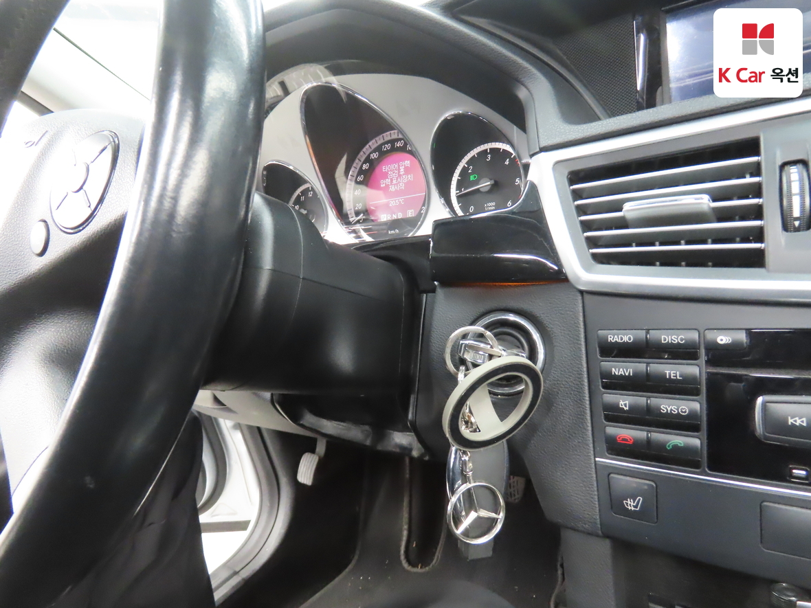 Mercedes-Benz E-Class - 11