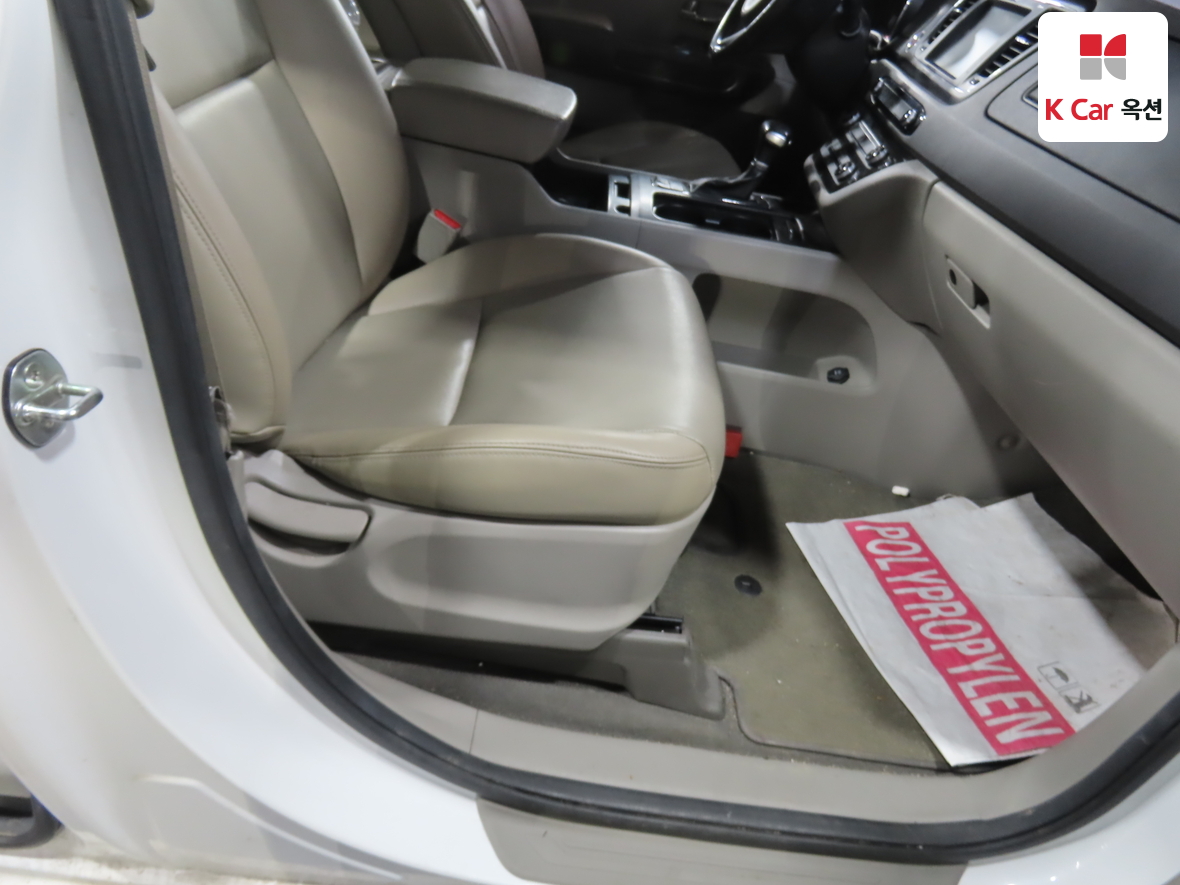 Kia New Carnival - 32