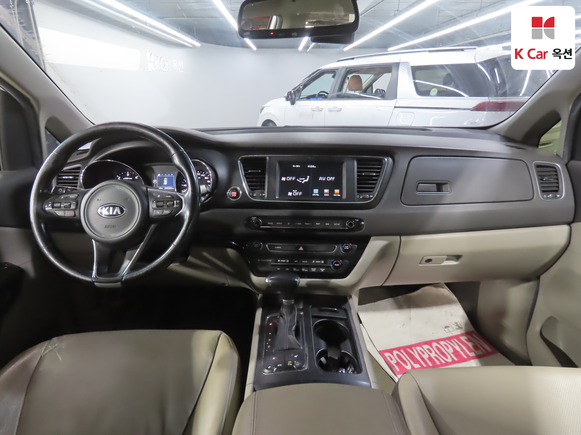 Kia New Carnival - 3