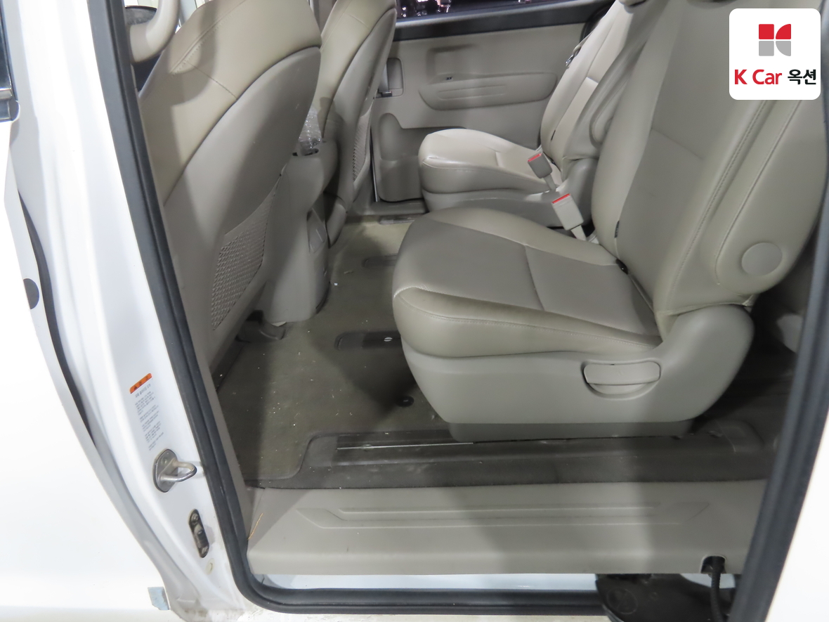Kia New Carnival - 25