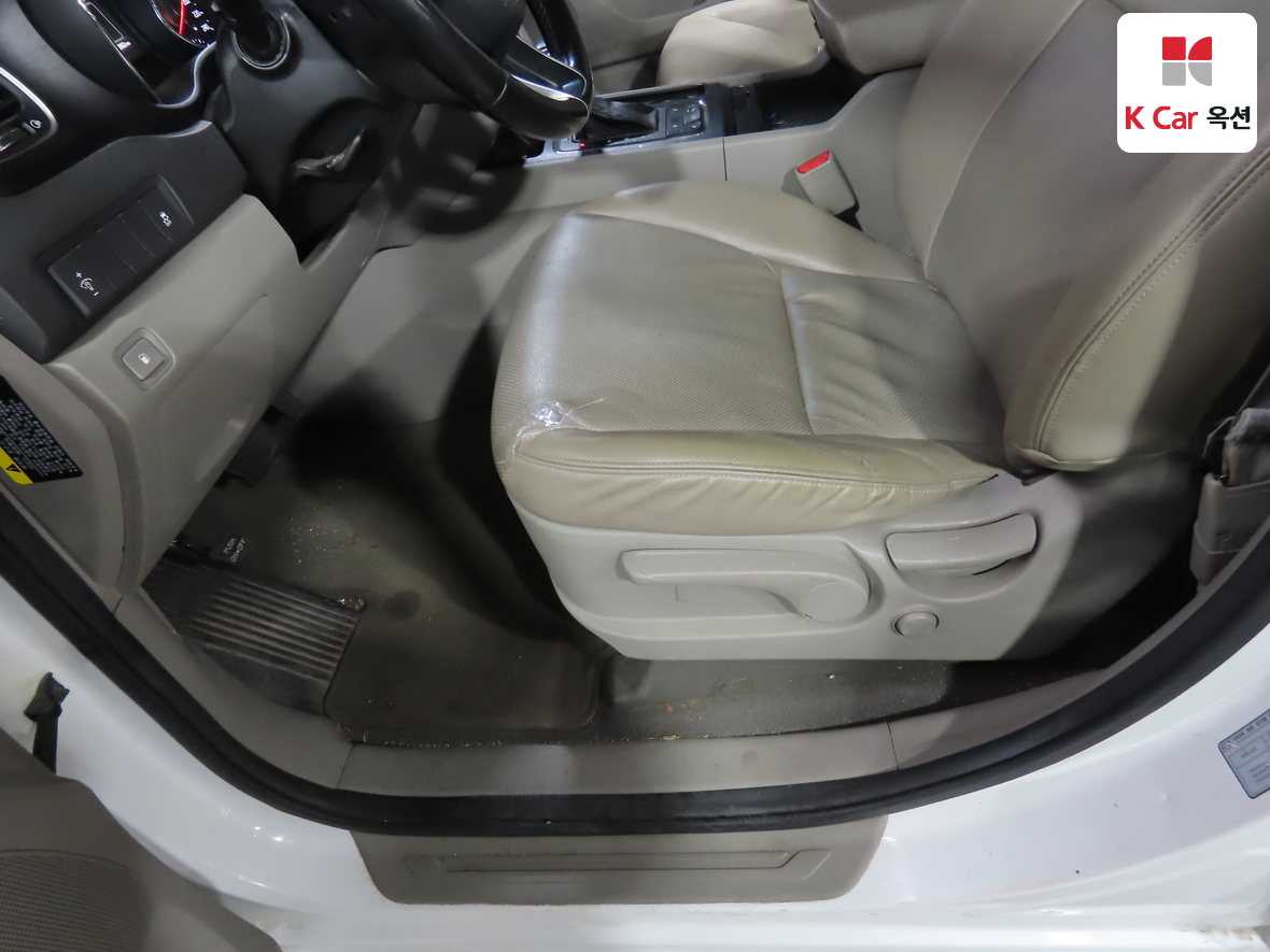 Kia New Carnival - 18