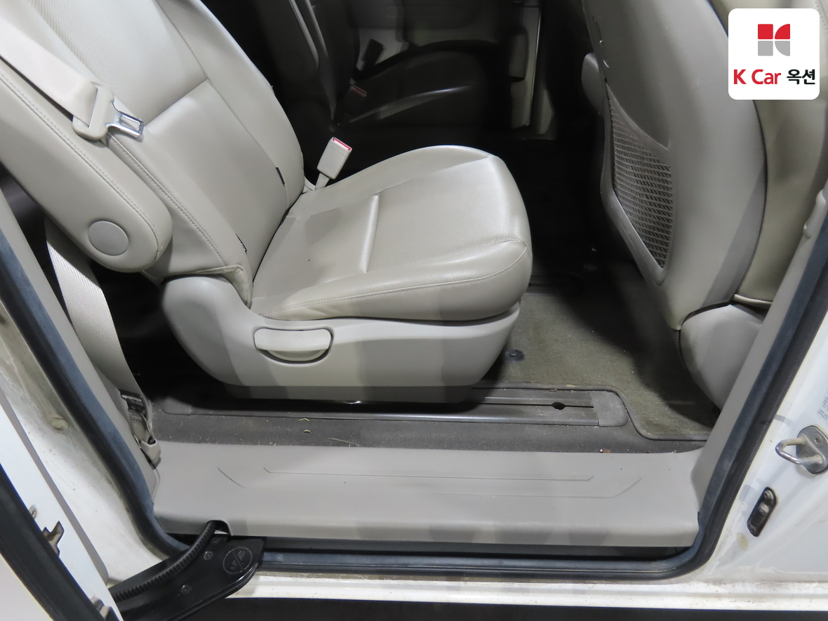 Kia New Carnival - 30