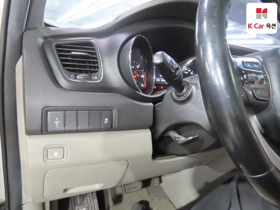 Kia New Carnival - 9