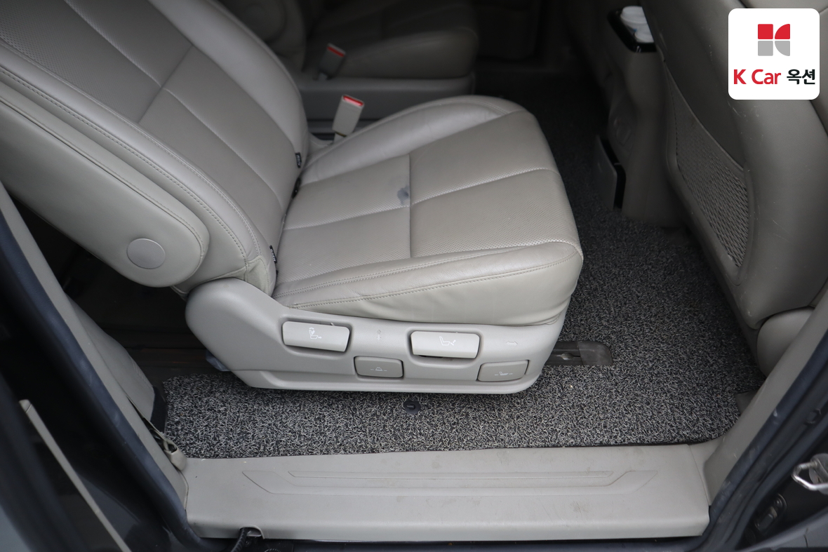 Kia New Carnival - 31