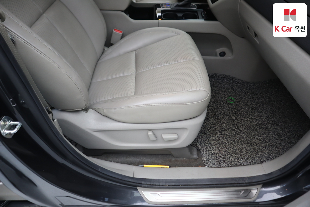 Kia New Carnival - 34