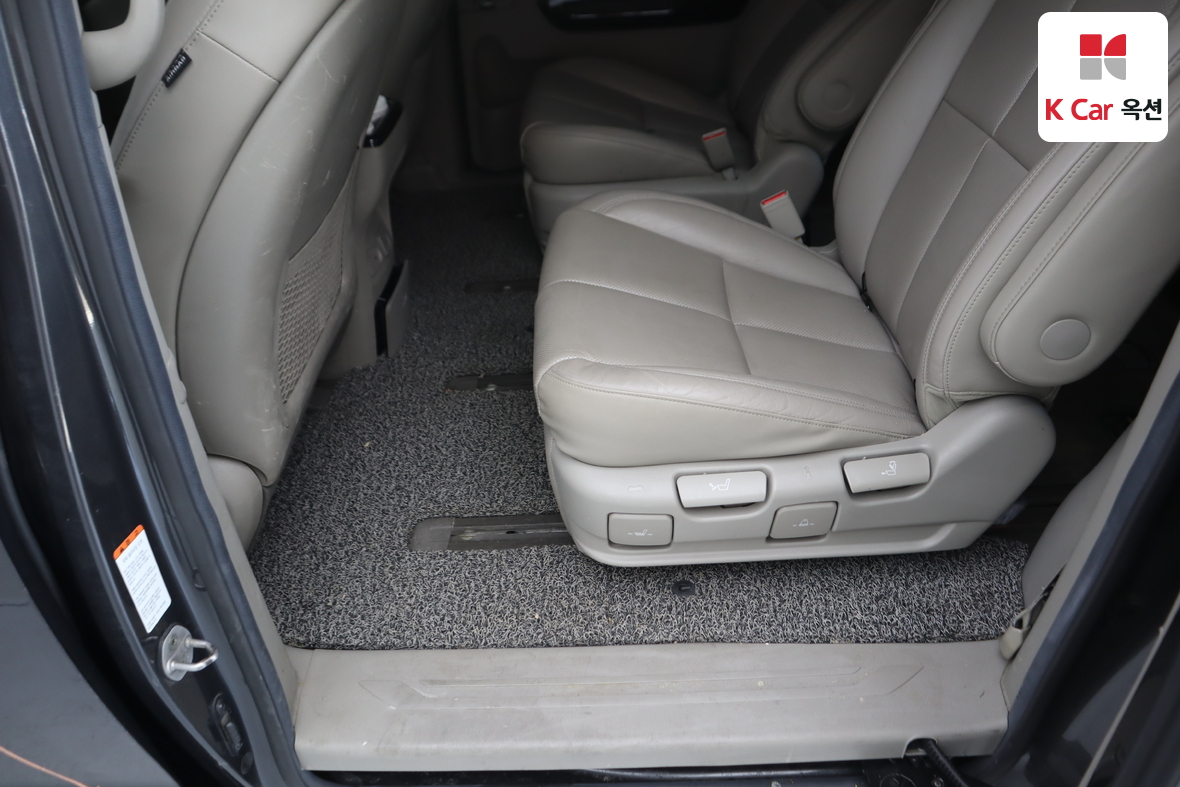 Kia New Carnival - 24