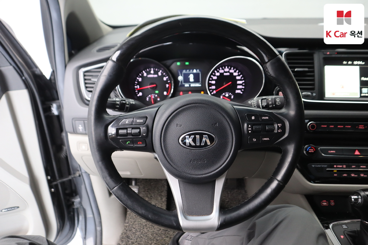 Kia New Carnival - 10