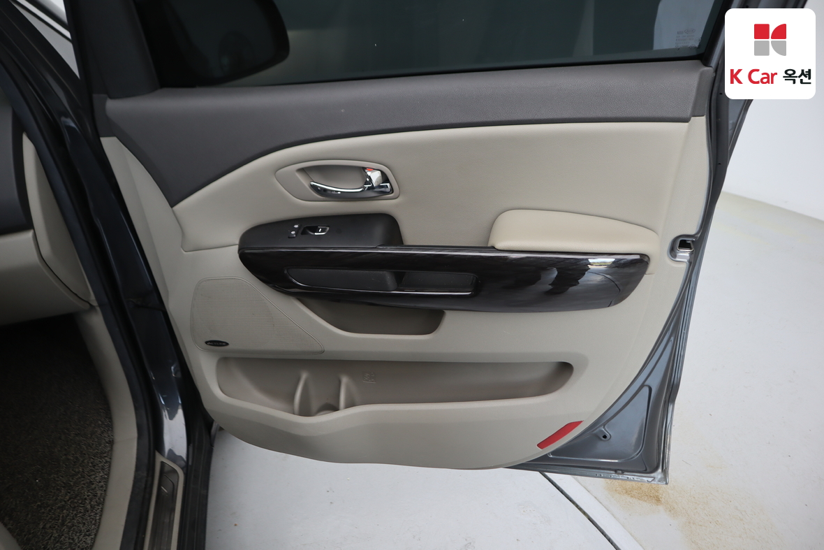 Kia New Carnival - 33
