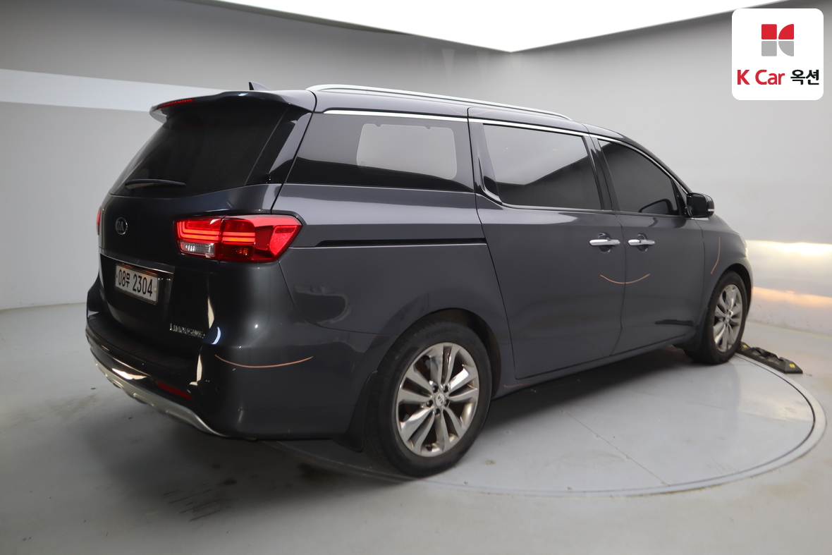 Kia New Carnival - 2