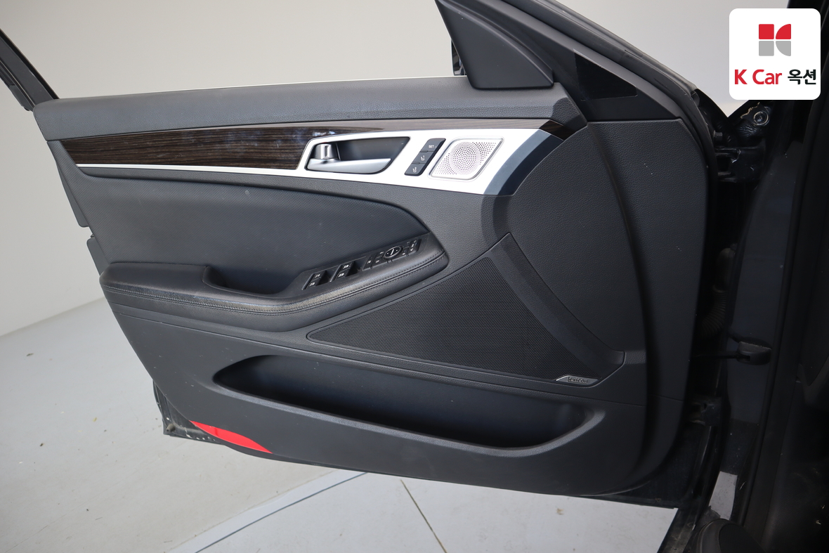 Genesis G80 - 8