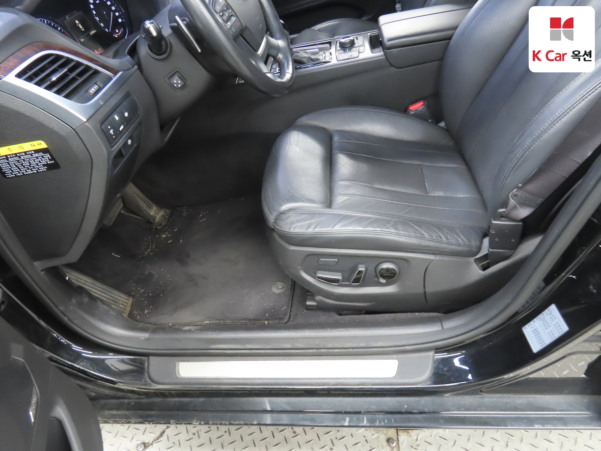 Hyundai Genesis - 18
