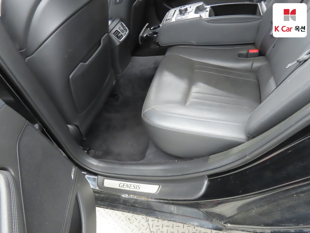 Hyundai Genesis - 23