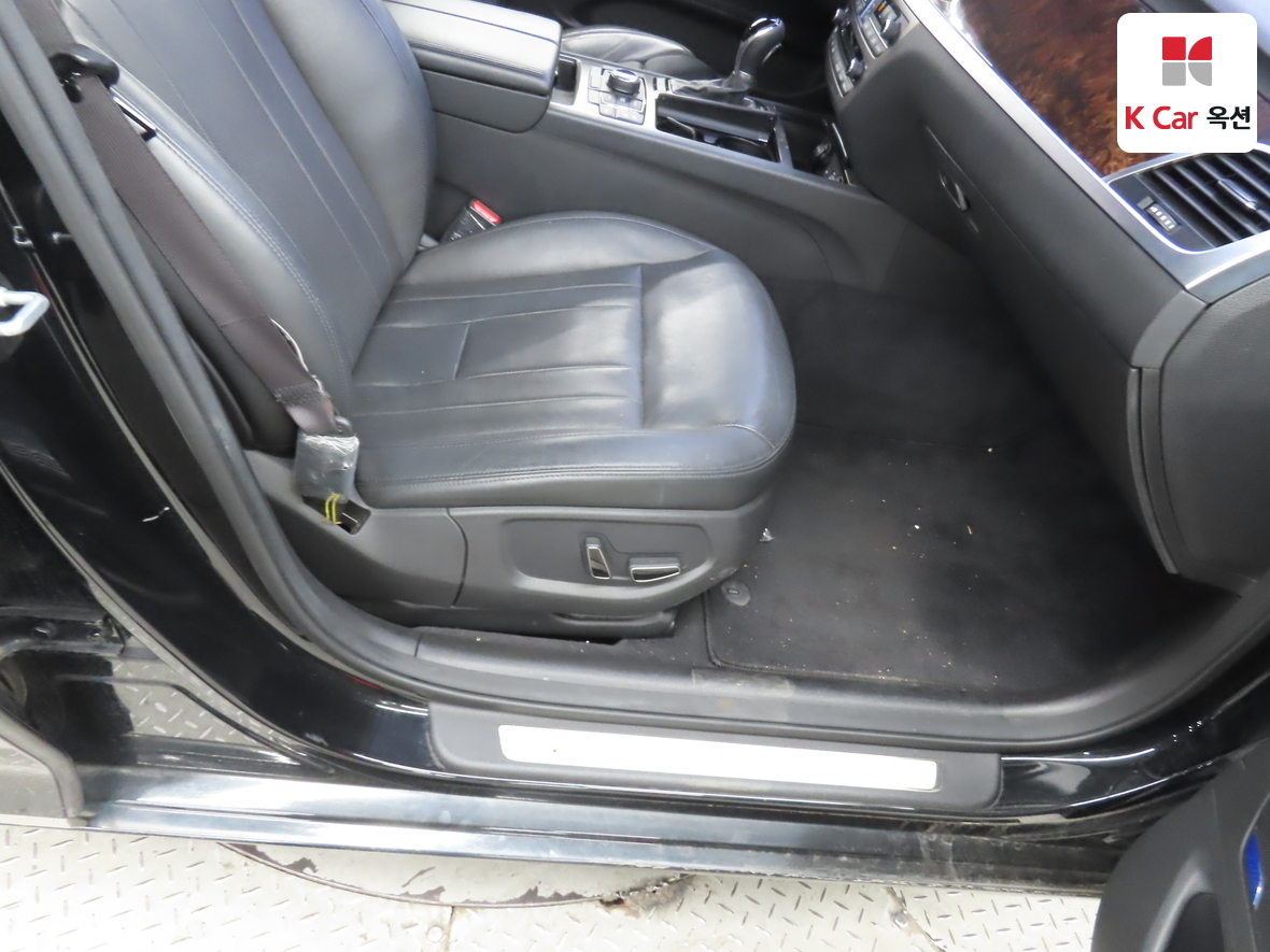 Hyundai Genesis - 31