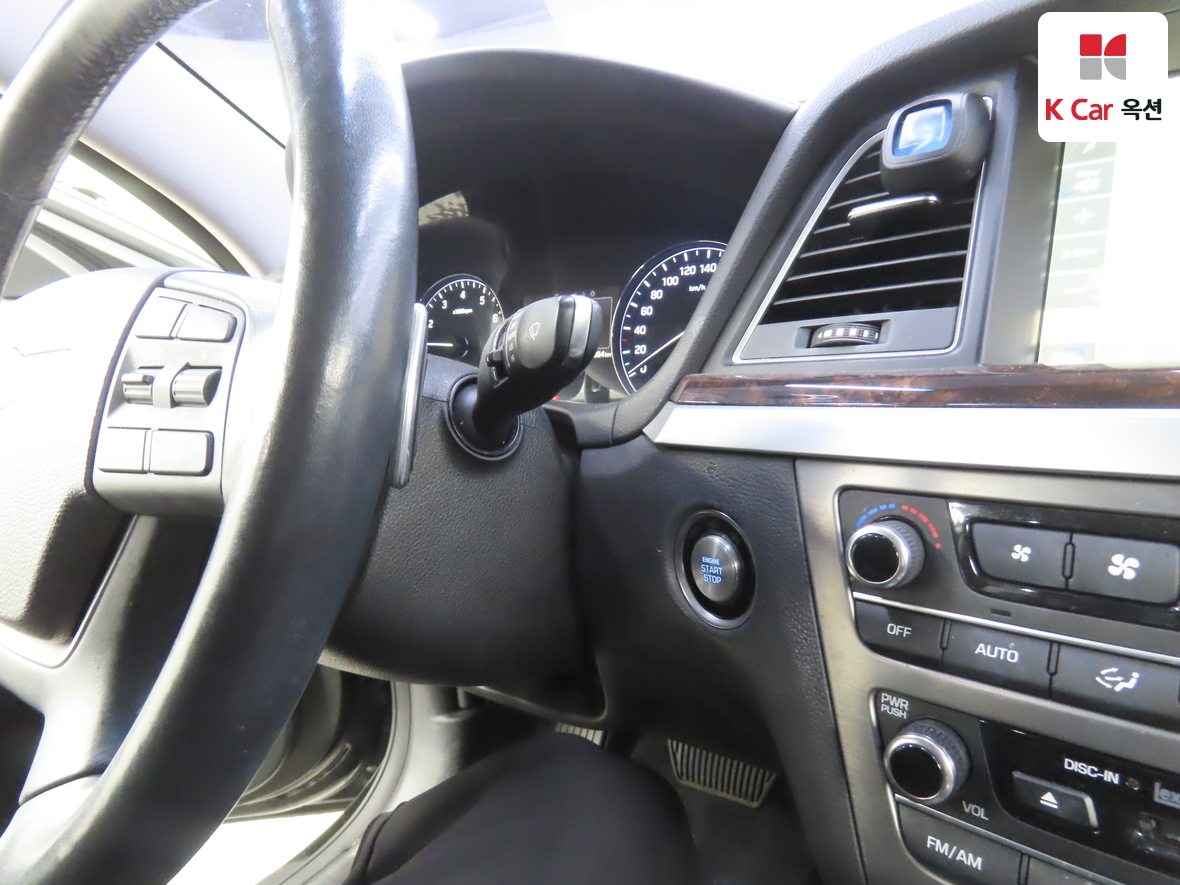 Hyundai Genesis - 11