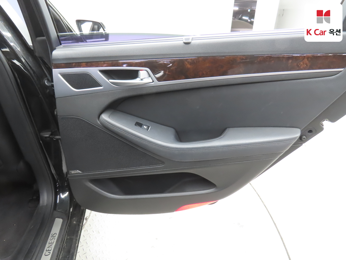 Hyundai Genesis - 28