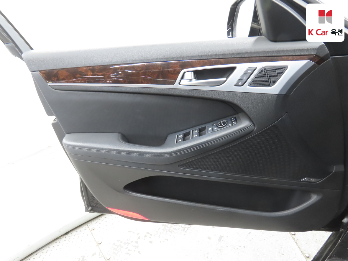 Hyundai Genesis - 8