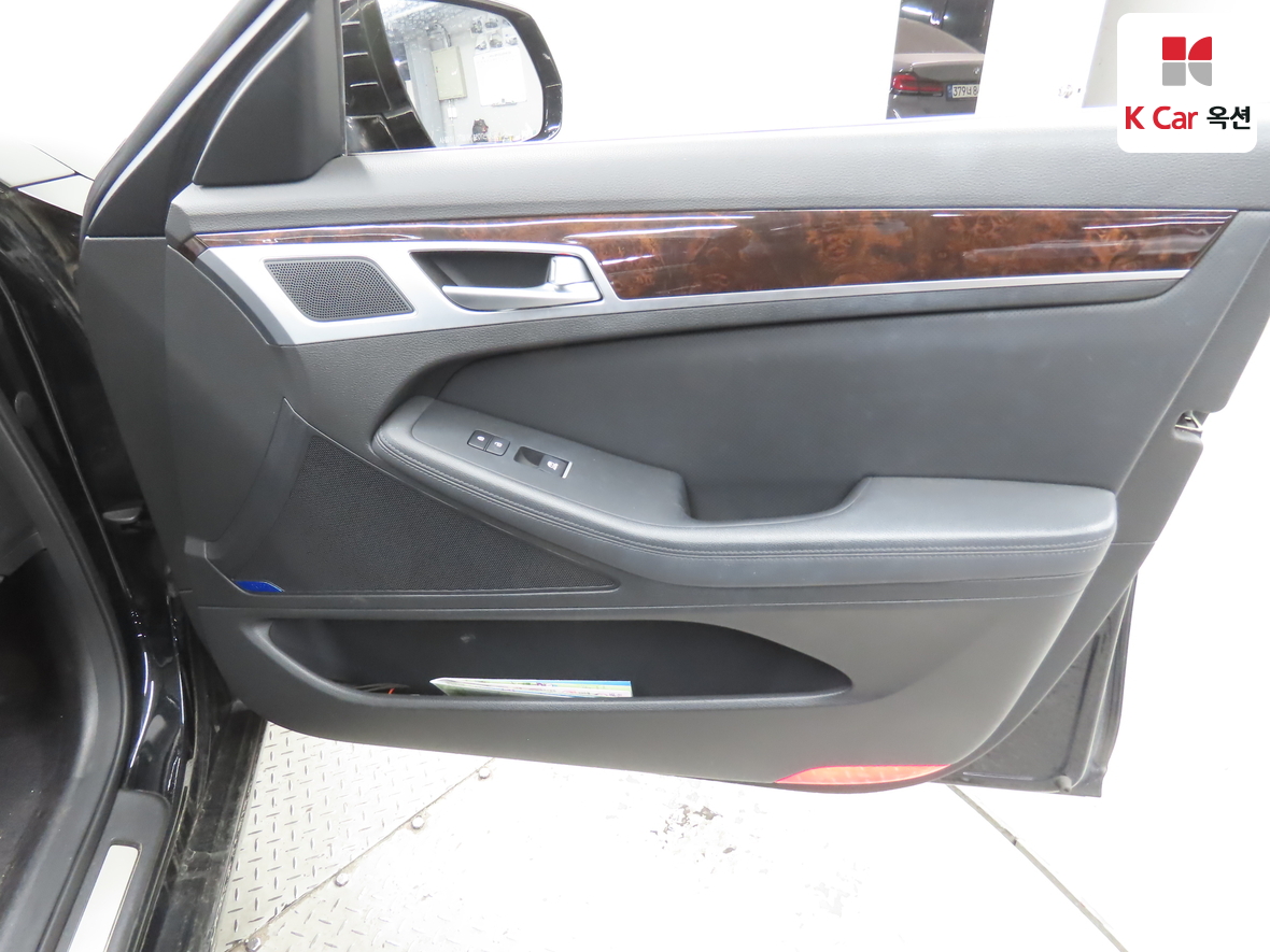 Hyundai Genesis - 30