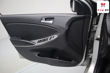 2016 - hyundai accent