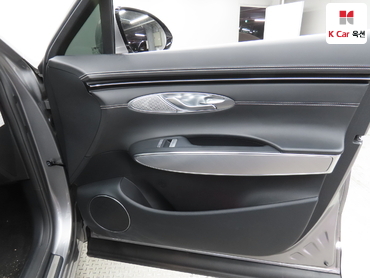 2022 - genesis egv70