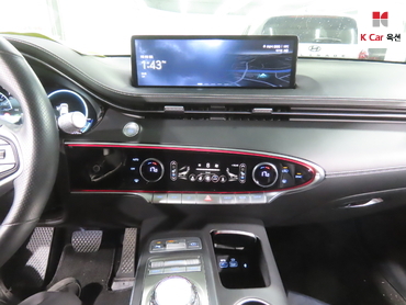 2022 - genesis egv70