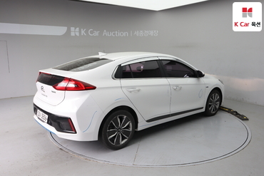 2019 - hyundai ioniq