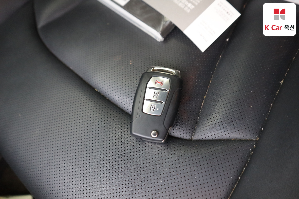 KG Mobility Rexton Sports Khan - 17