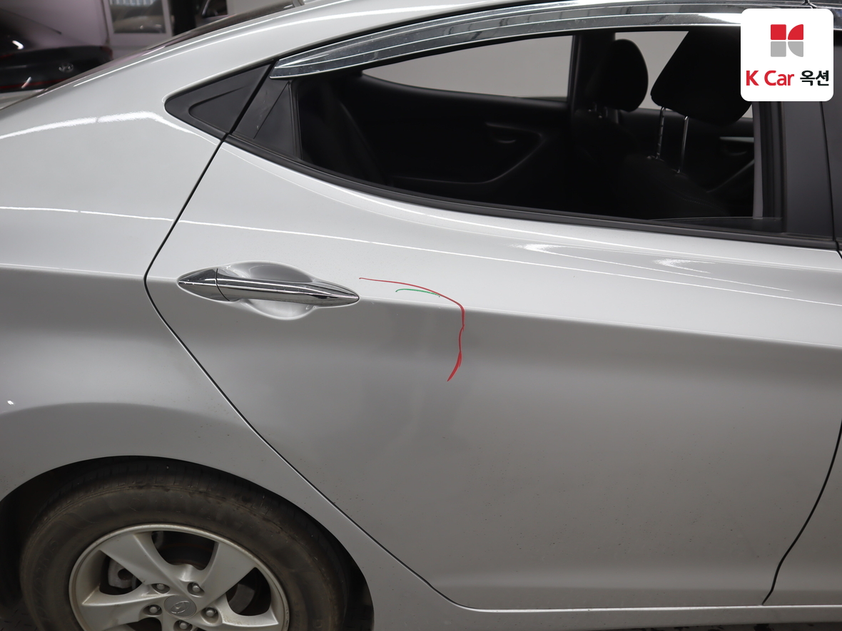 Hyundai Elantra - 38