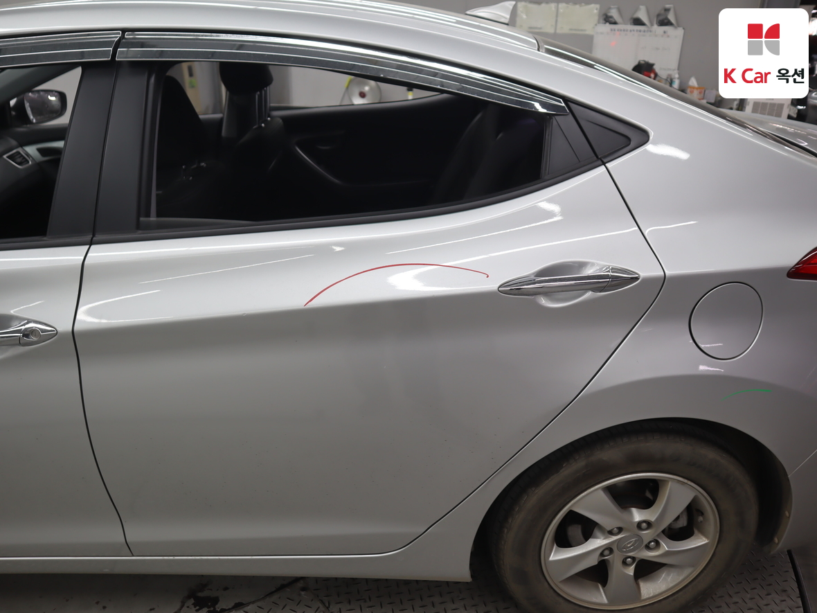 Hyundai Elantra - 35
