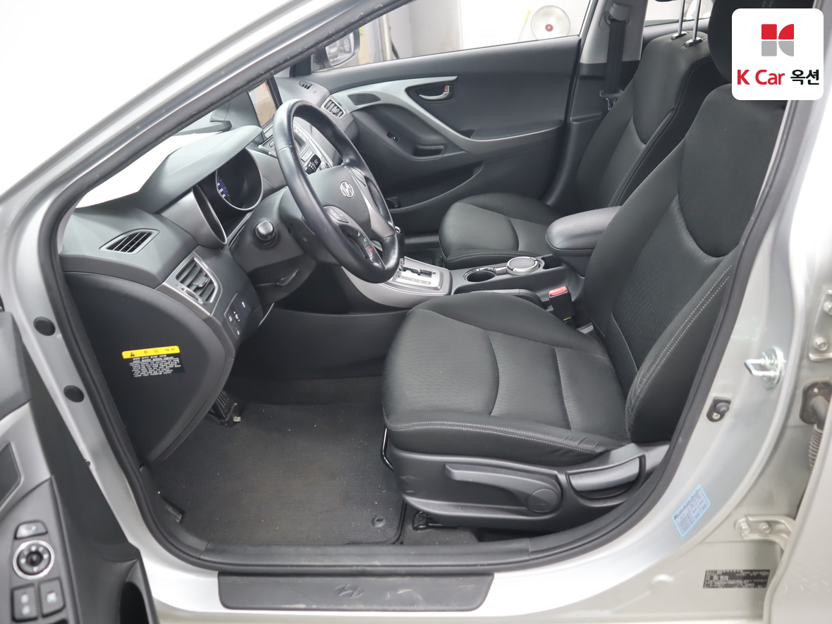 Hyundai Elantra - 18