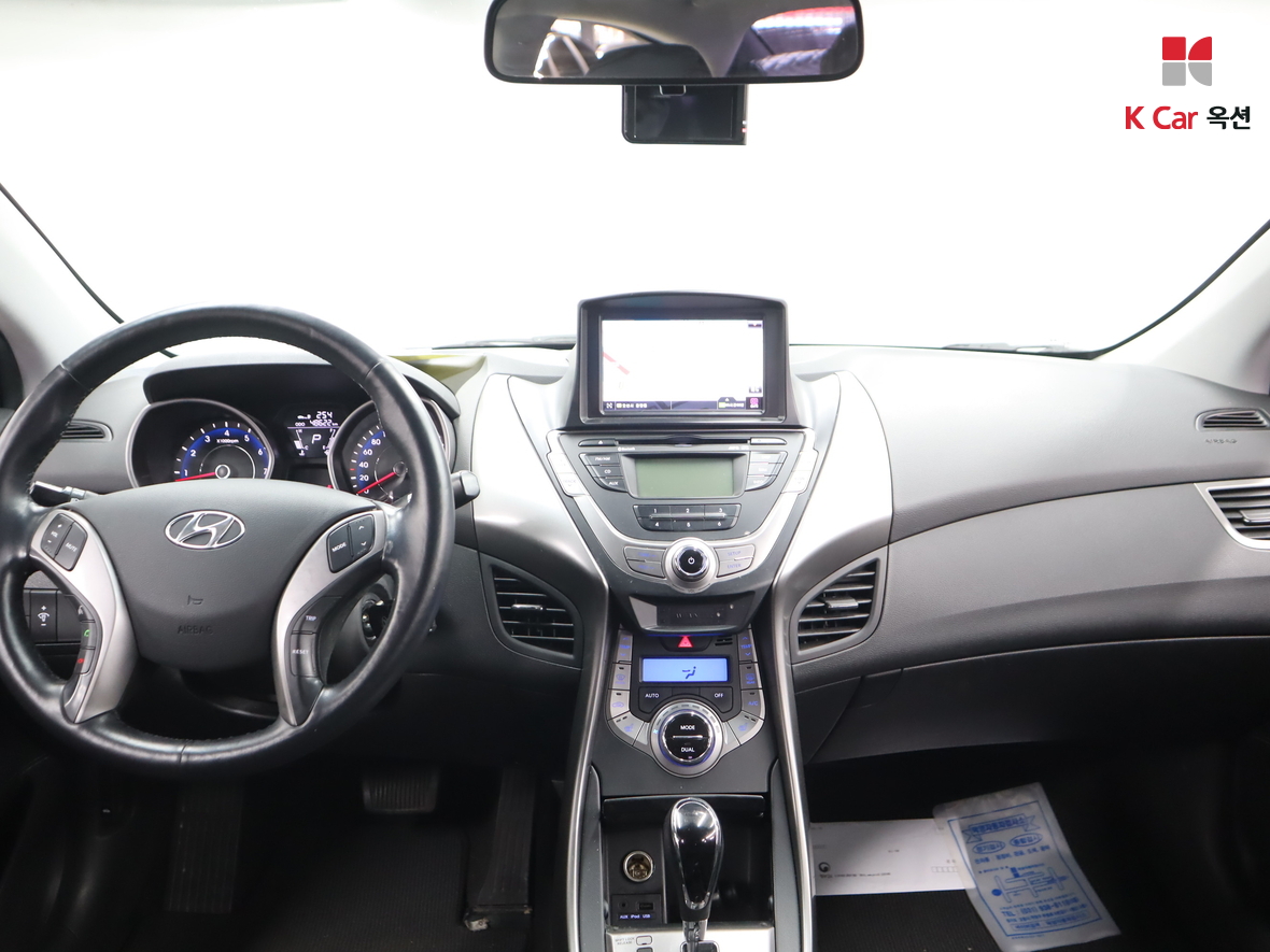 Hyundai Elantra - 3