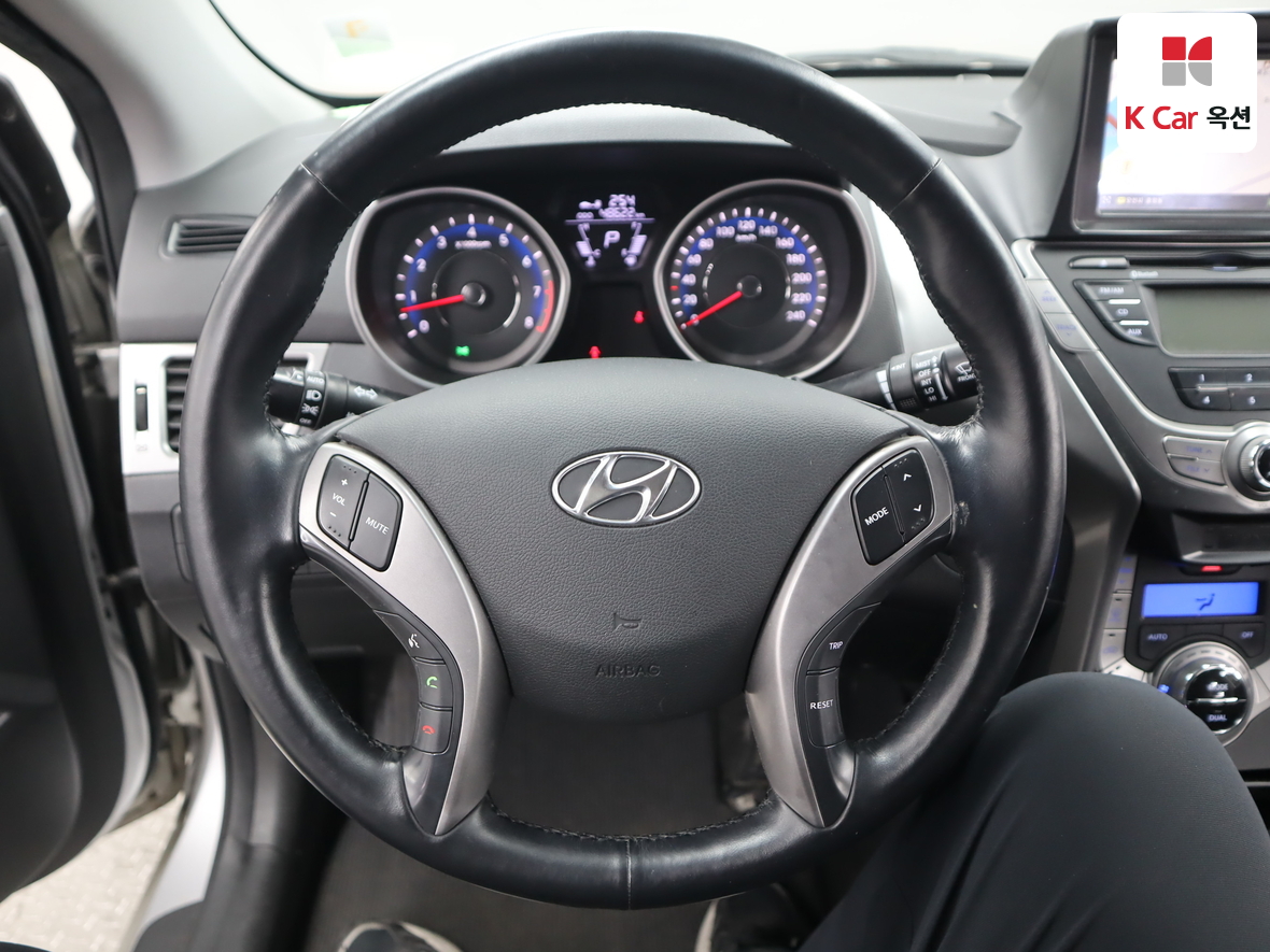 Hyundai Elantra - 10