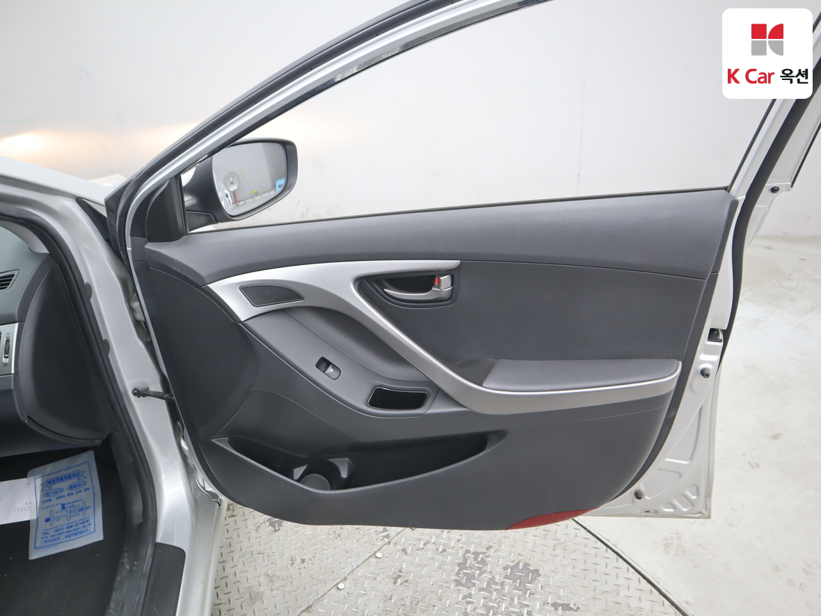 Hyundai Elantra - 28