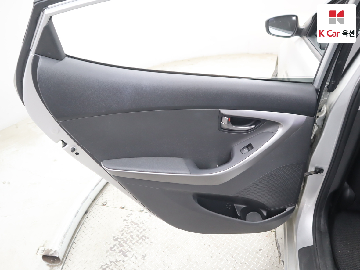 Hyundai Elantra - 22
