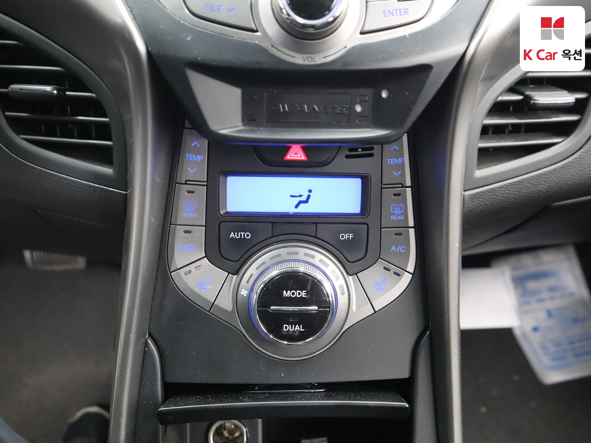 Hyundai Elantra - 16