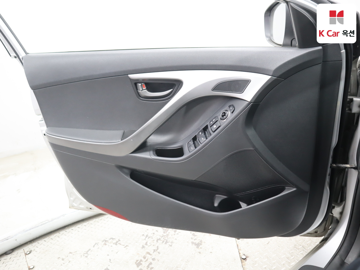 Hyundai Elantra - 8