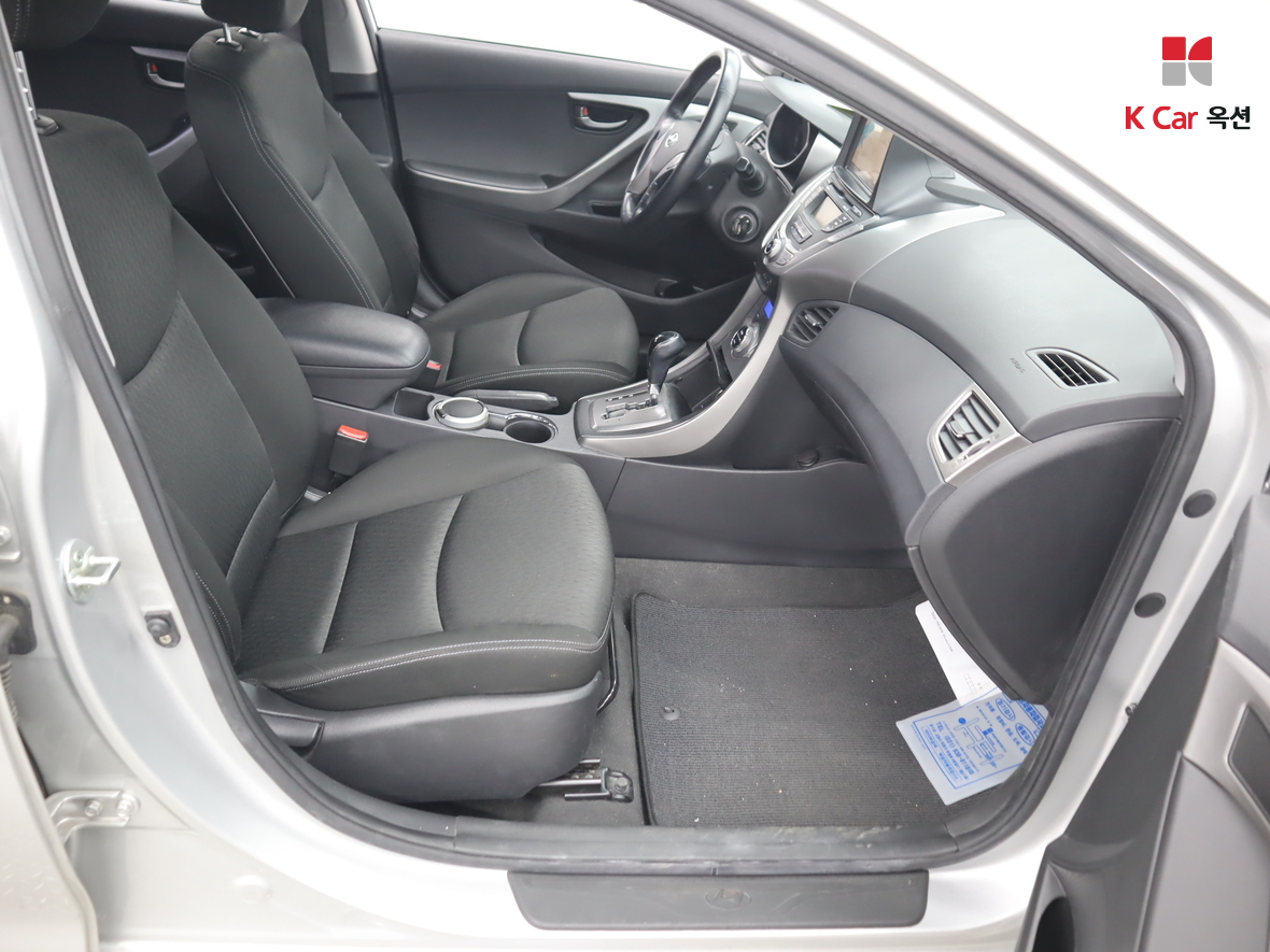 Hyundai Elantra - 29