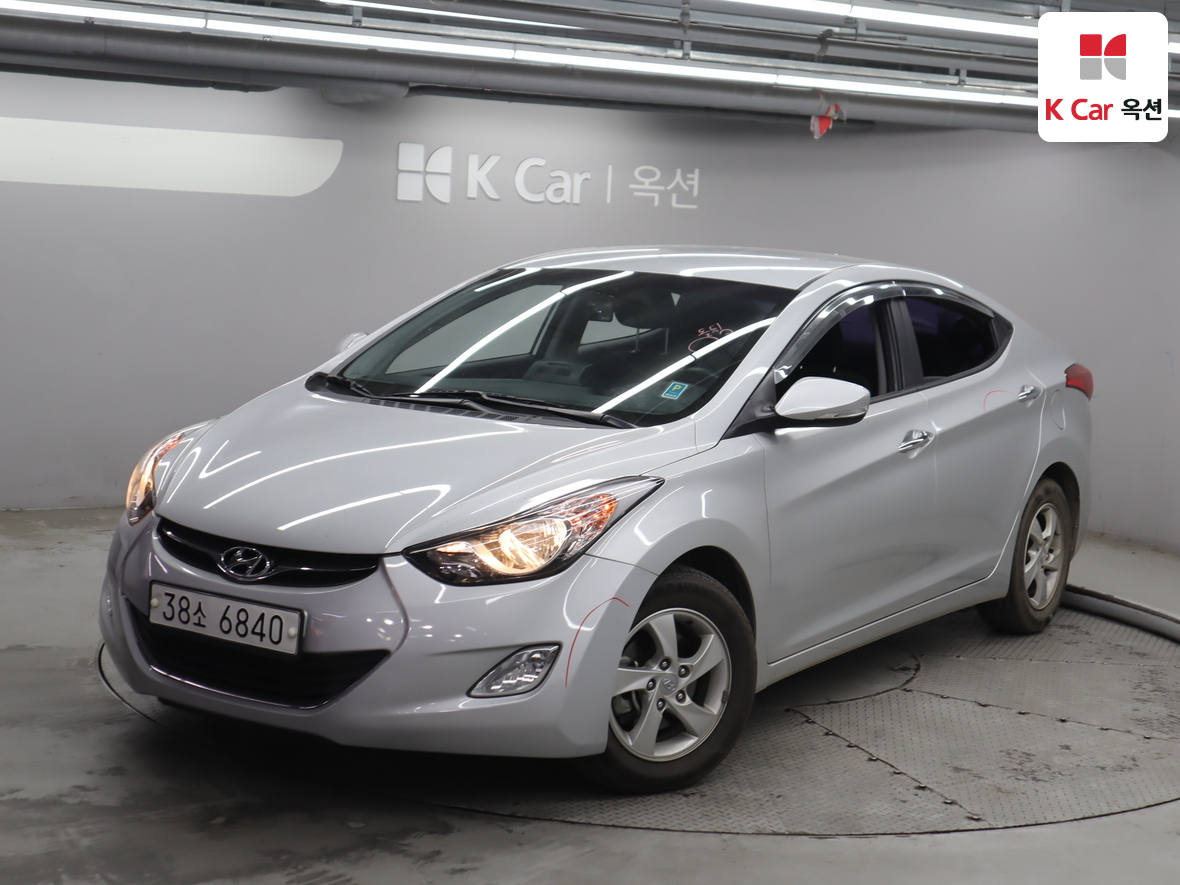 Hyundai Elantra - 1