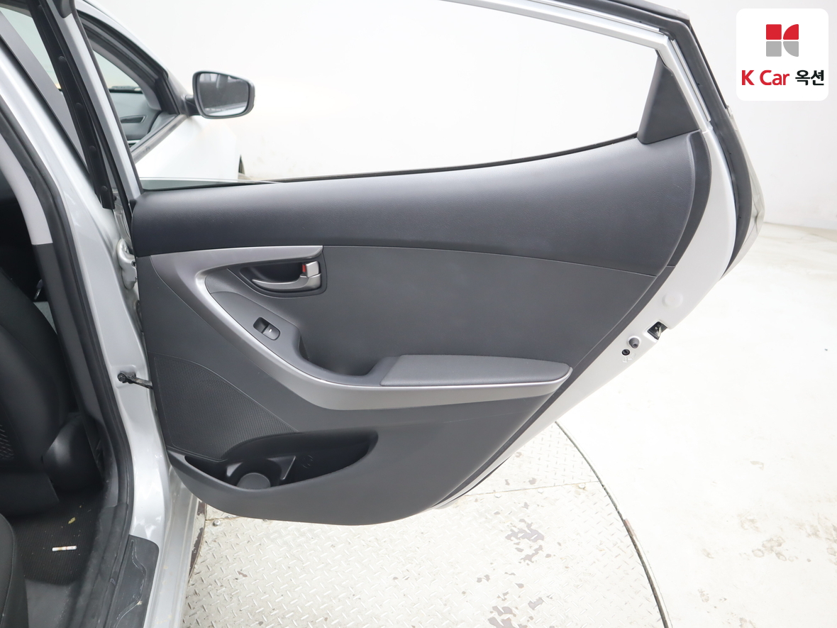Hyundai Elantra - 26