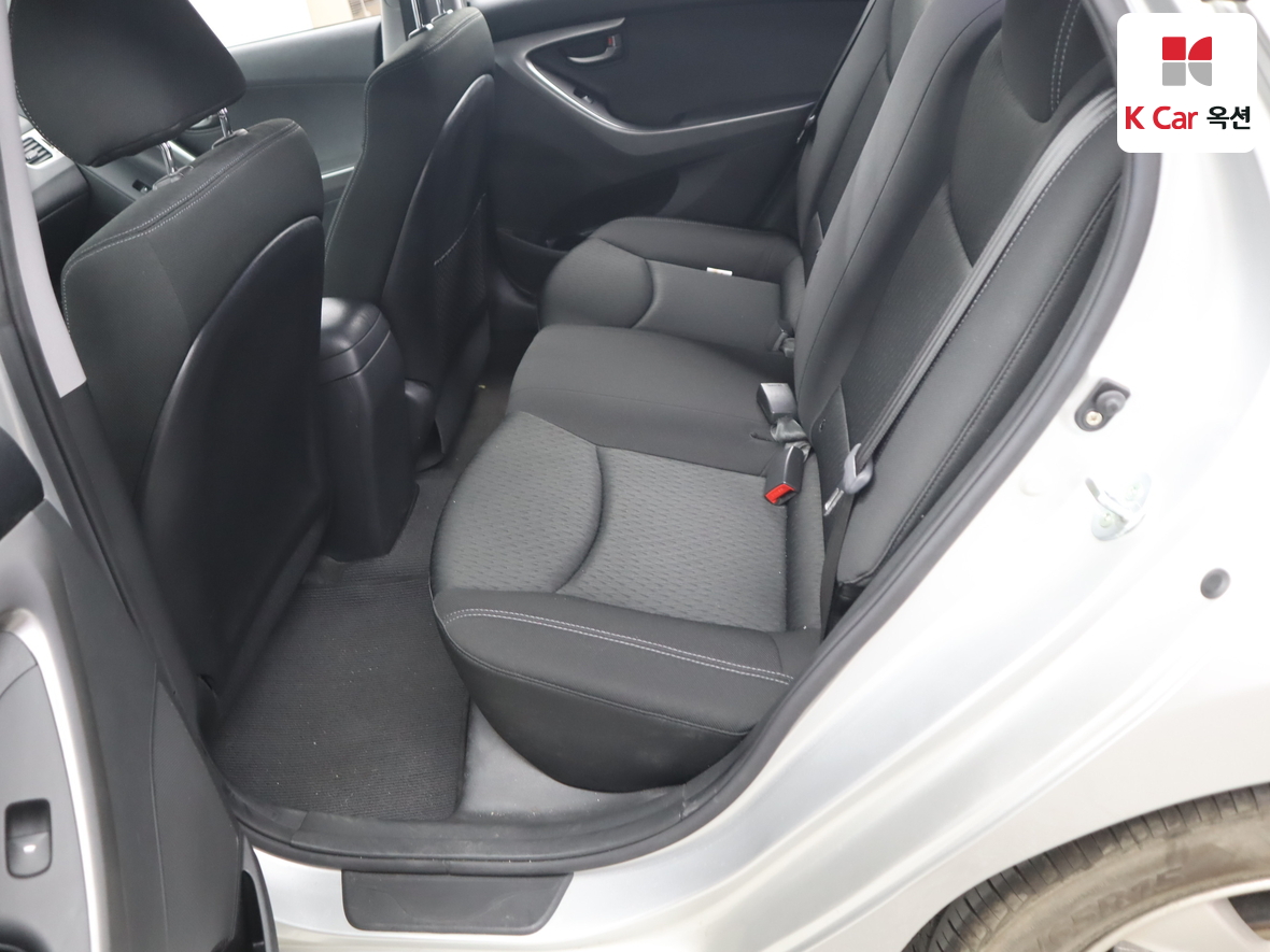 Hyundai Elantra - 23