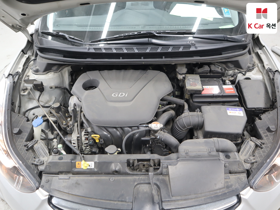 Hyundai Elantra - 32