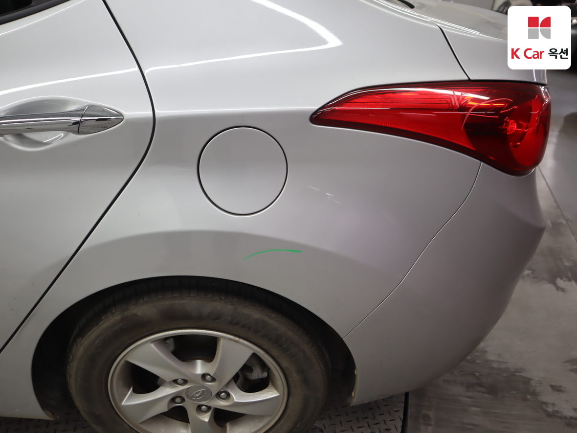 Hyundai Elantra - 36