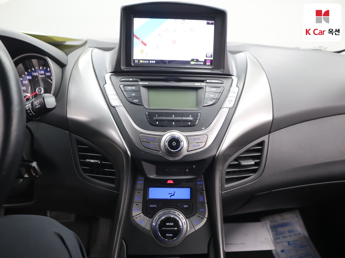 Hyundai Elantra - 6