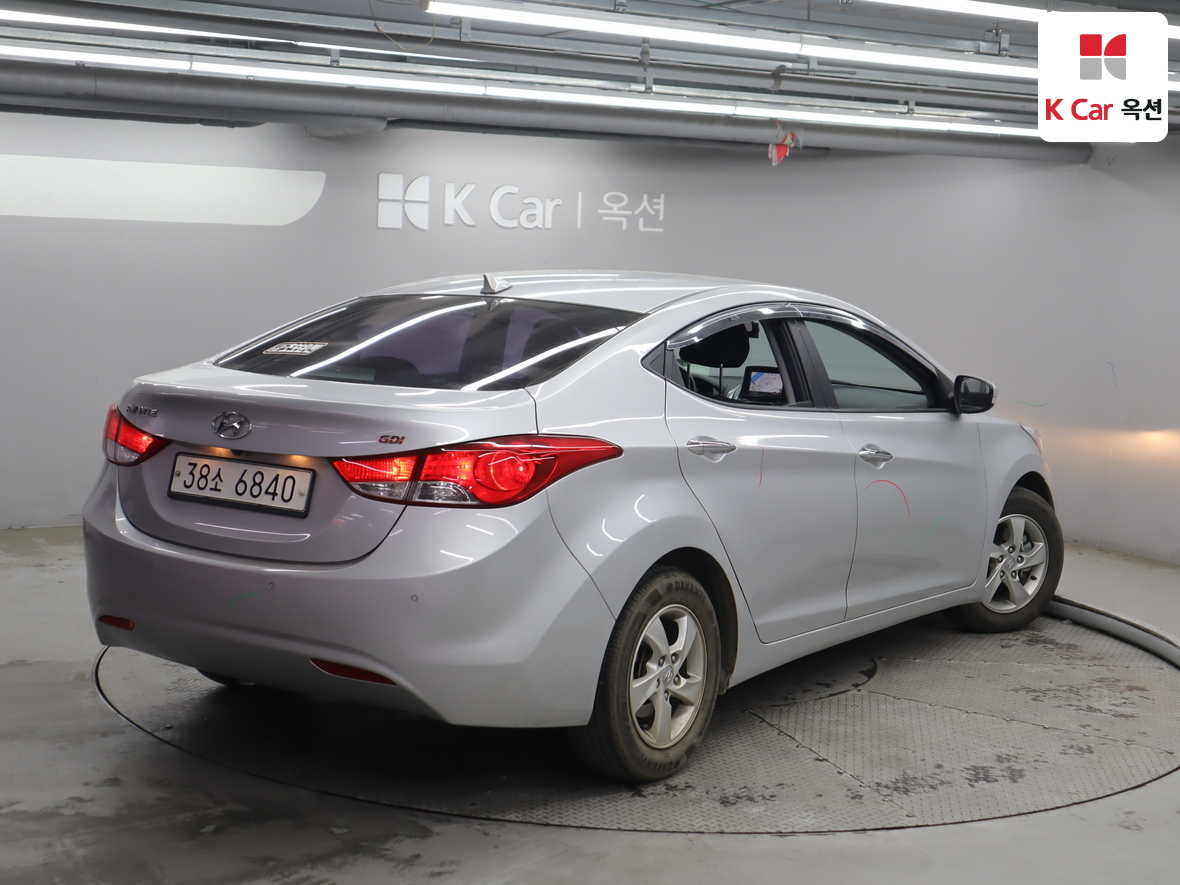 Hyundai Elantra - 2