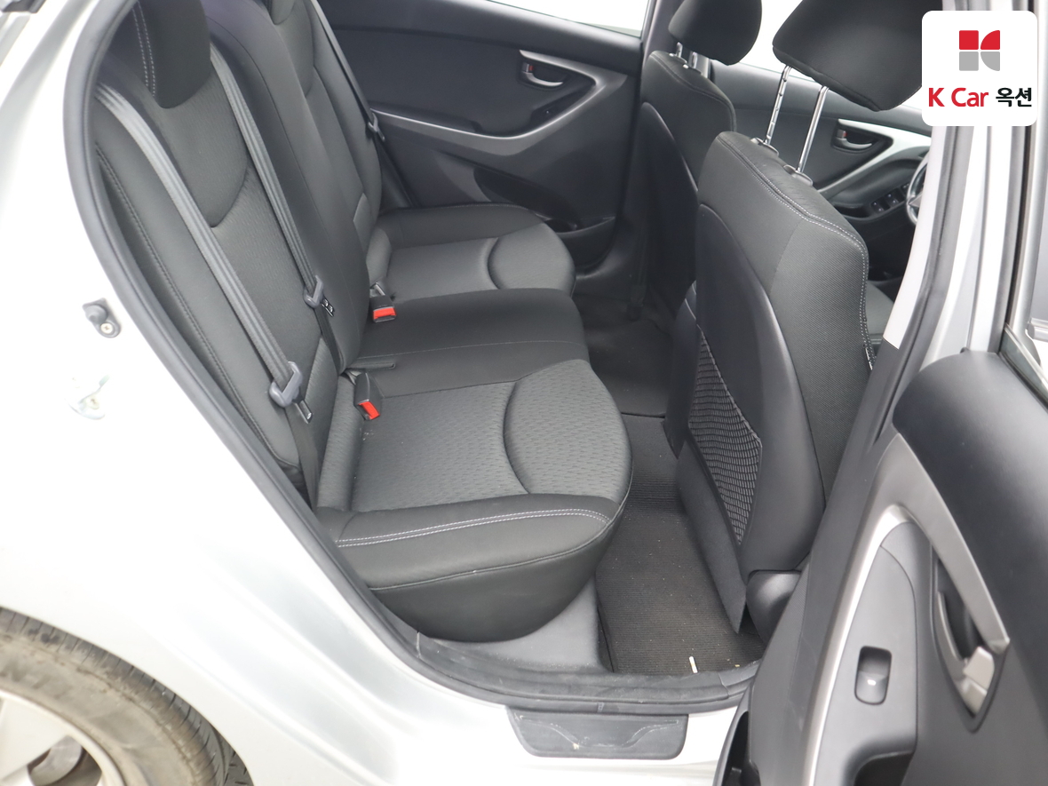 Hyundai Elantra - 27