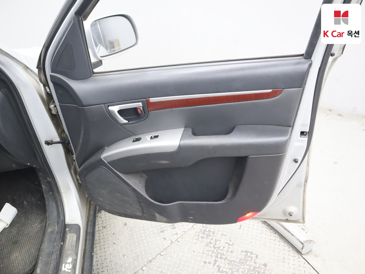 Hyundai SANTAFE - 32