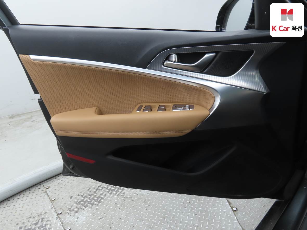 Hyundai Genesis - 8